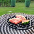 Wassermelone vom Grill mit Nüssen