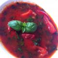 Tomatensuppe mit Spinat und Basilikum