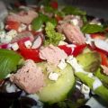 Bunter Salat mit Thunfisch und Joghurt Dressing