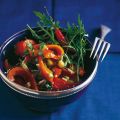 Paprikasalat mit Chili und Rucola