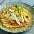 Spargelsalat auf Kartoffeltarte mit[...]