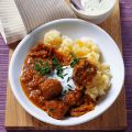 Zwiebelgulasch mit Paprika, Sauerkraut und[...]