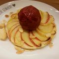 Apfel-Tarte mit Beeren-Joghurt-Eis