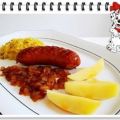 Bratwurst mit viel Zwiebel, Sauerkraut und[...]