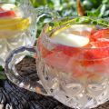 Sommerbowle mit Erdbeeren und Zitronenthymian