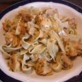 Grüne Bandnudeln mit Champignon-Sahne-Sauce