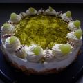 Joghurt-Weintorte mit Mandelbiskuit