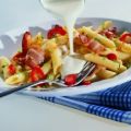 Nudeln mit Speck, Paprika und Käsesauce