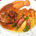 Schweinerollbraten mit Pflaumenjus und 3 grünen[...]