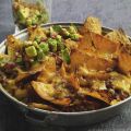 Nacho-Teller mit Rind und Avocadosalsa