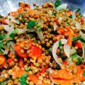 Linsensalat mit gegrillter Paprika und Zwiebeln