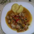 Putengulasch mit Peperoninote