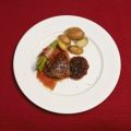 Steaks mit Rosmarinkartoffeln und Salat - und[...]