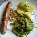 Bratwurst und  grüne Bohnen