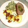 Hackbraten mit Spinatfüllung an Spinat-Rührei