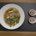 Würzige Gemüsebrühe mit Spargel und[...]