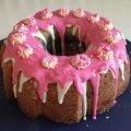 Blaubeer-Gugelhupf mit weißer Schokolade