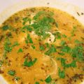 Zwiebel- Boxhornklee Suppe mit pochiertem Ei/[...]