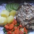 Jägerschnitzel , ( Nackensteak unter einer[...]