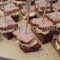 Leberkäsespieße mit Eiercremefüllung