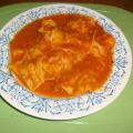 Selbst gemachte Ravioli in Tomatensoße