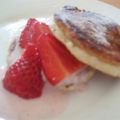 Pancakes mit Erdbeercreme und  Erdbeeren