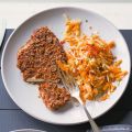 Dinkelflakes-Schnitzel mit Möhrensalat