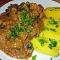 Würziges Gulasch mit Champignons