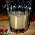 Rohköstliche gewürzte Wildpflanzenmilch