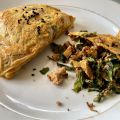 Reispapiertaschen mit Blumenkohlgrün und Tofu