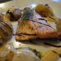 Lachsfilet mit Knusperkruste in Rieslingsauce &[...]