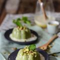 Matchapudding mit Pistazien und weißer[...]