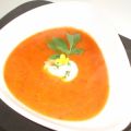 Pikante Tomaten-Paprika-Suppe mit Einlage