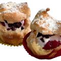 Brandteig-Cakes mit Kirschfüllung