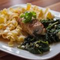 Putenröllchen mit Zucchini und Sahnemeerrettich