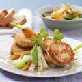 Quark-Pflanzerl mit Gemüsesalat