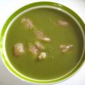 Erbsensuppe mit Grießklößchen