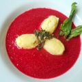 Suppe von Rote Bete mit Parmesanklößchen!