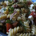 Nudelsalat mit Chorizo und Zucchini