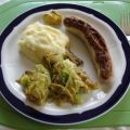 Bratwurst mit gebratenem Wirsing und[...]