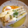 WEISSER SPARGEL mit pochiertem Ei, gebräunter[...]