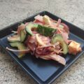 Schinken-Eiersalat mit Gurke und Zwiebel