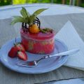 Beeren Mousse Törtchen mit Dekorrand