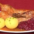 Resche Ente mit Blaukraut und Knödel (Indira[...]