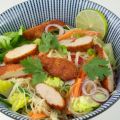 Thailändischer Reisnudelsalat mit pikantem[...]