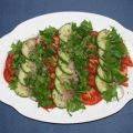 Salat: Gurken-Tomaten-Salat mit Rauke