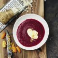 Rote-Bete-Suppe mit Mango und Meerrettich