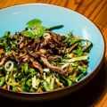 Asiatischer Spitzkraut-Salat mit knusprigen[...]
