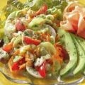 Salatplatte mit Dill