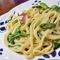 Linguine mit grünem Spargel, Pancetta und Rucola